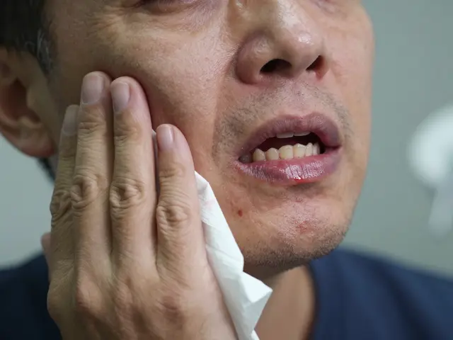 Proč mi vypadávají zuby? Příčiny a co s tím udělat